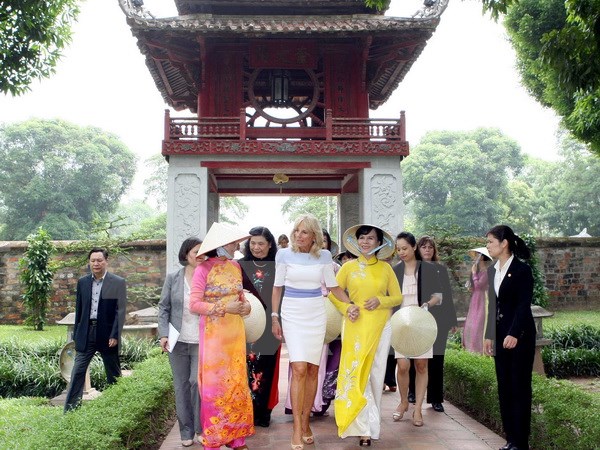 Супруга вице-президента США Джо Байдена посетила город Хошимин